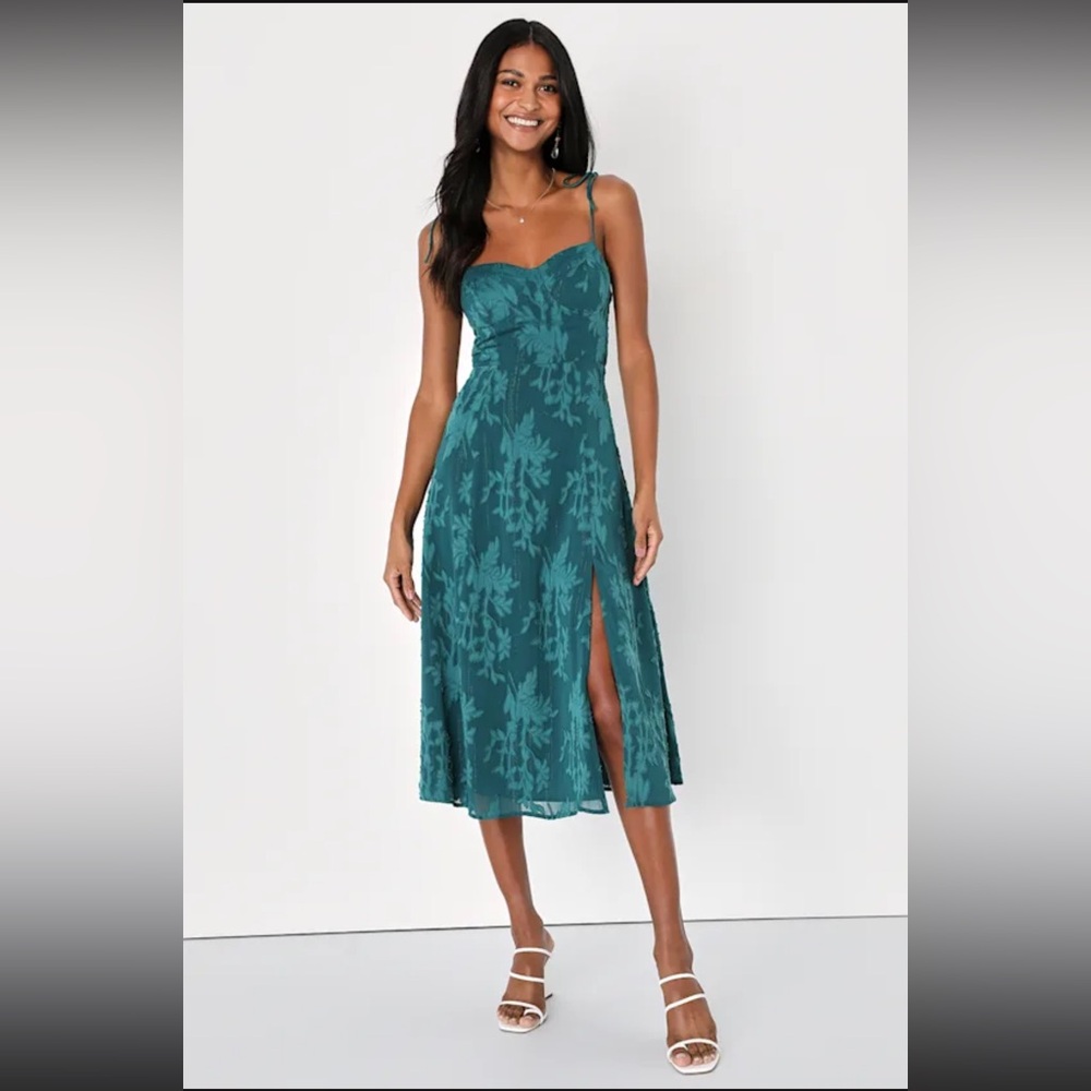 NWT Lulu’s Emerald Green Jacquard Tie-Strap Midi Dress